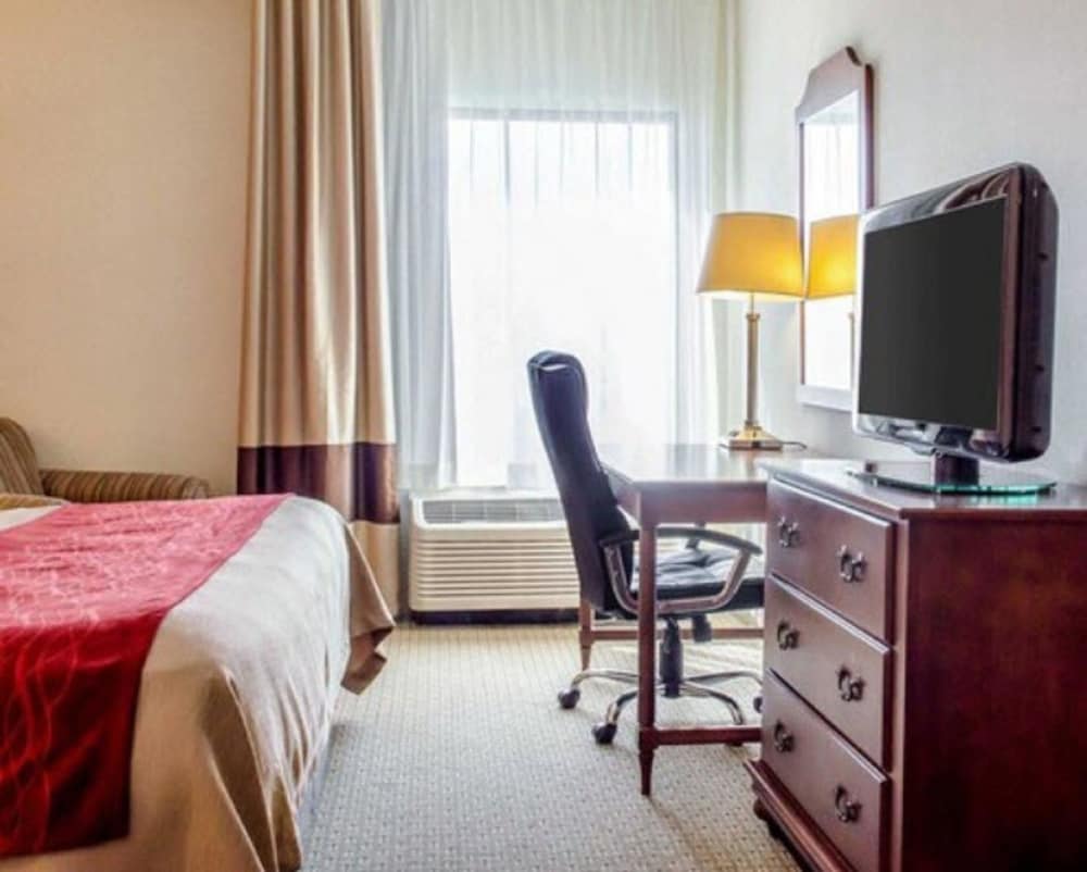 Comfort Inn and Suites York, PA 38/44