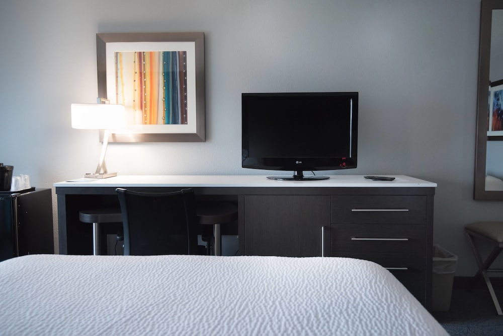 Fairfield Inn And Suites By Marriott Atlanta Airport North 32/32