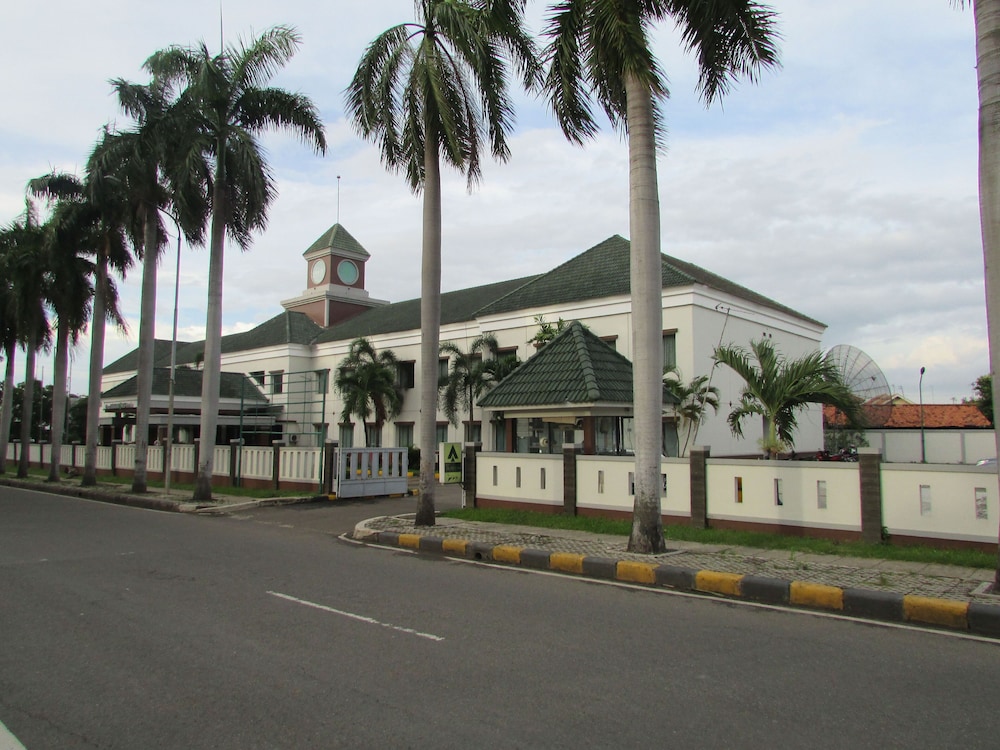 Grand Cikarang Hotel 48/50