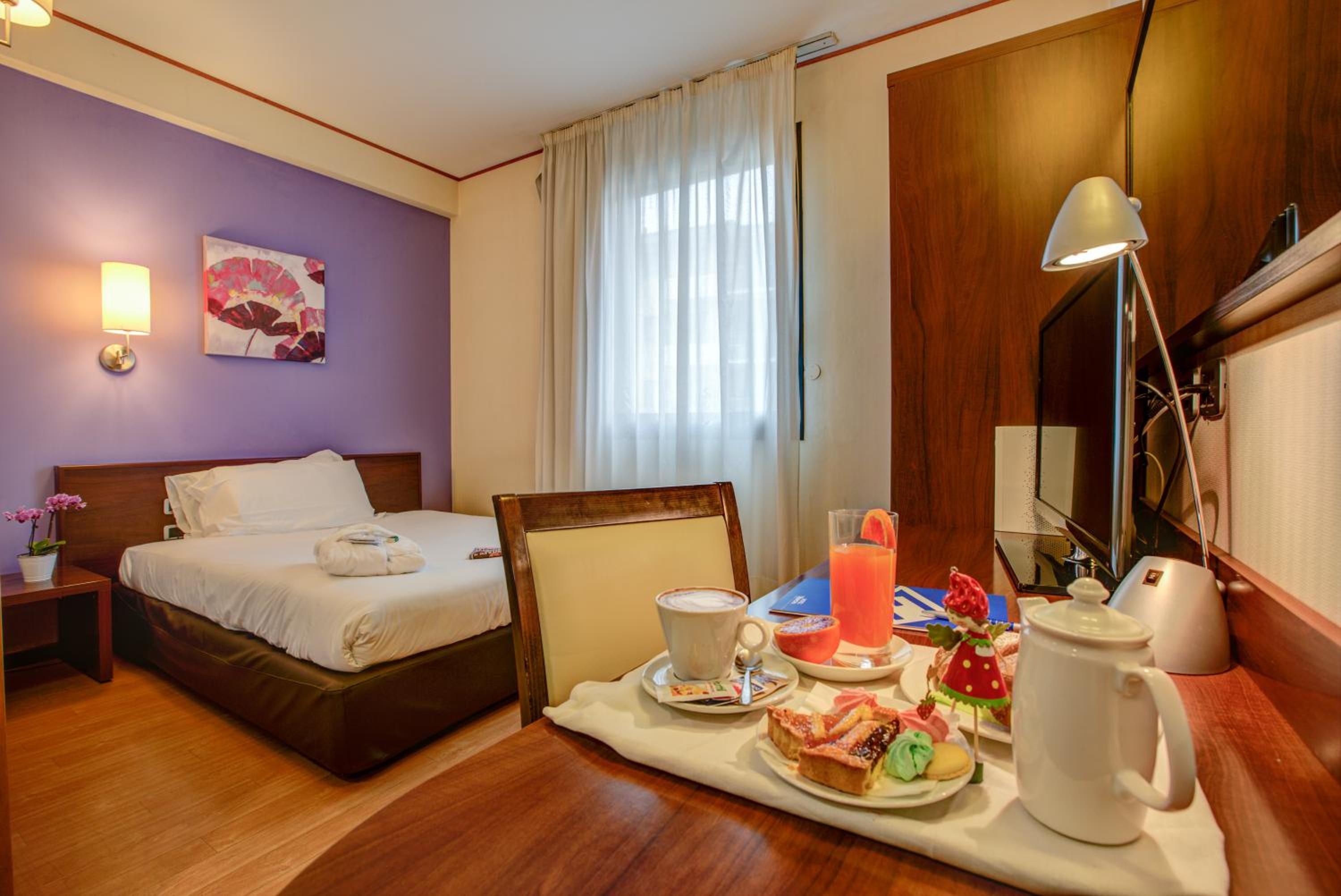 Room, French Bed
