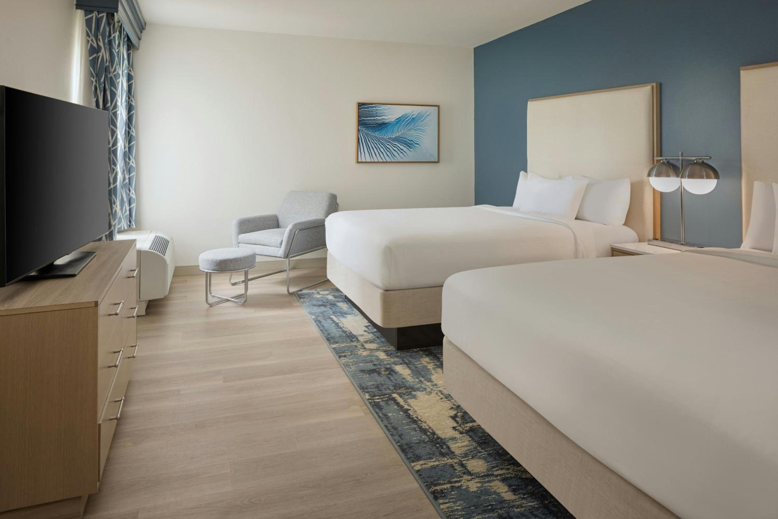جناح بسرير كوين مع أريكة، Courtyard by Marriott Sandestin at Grand Boulevard 2/4