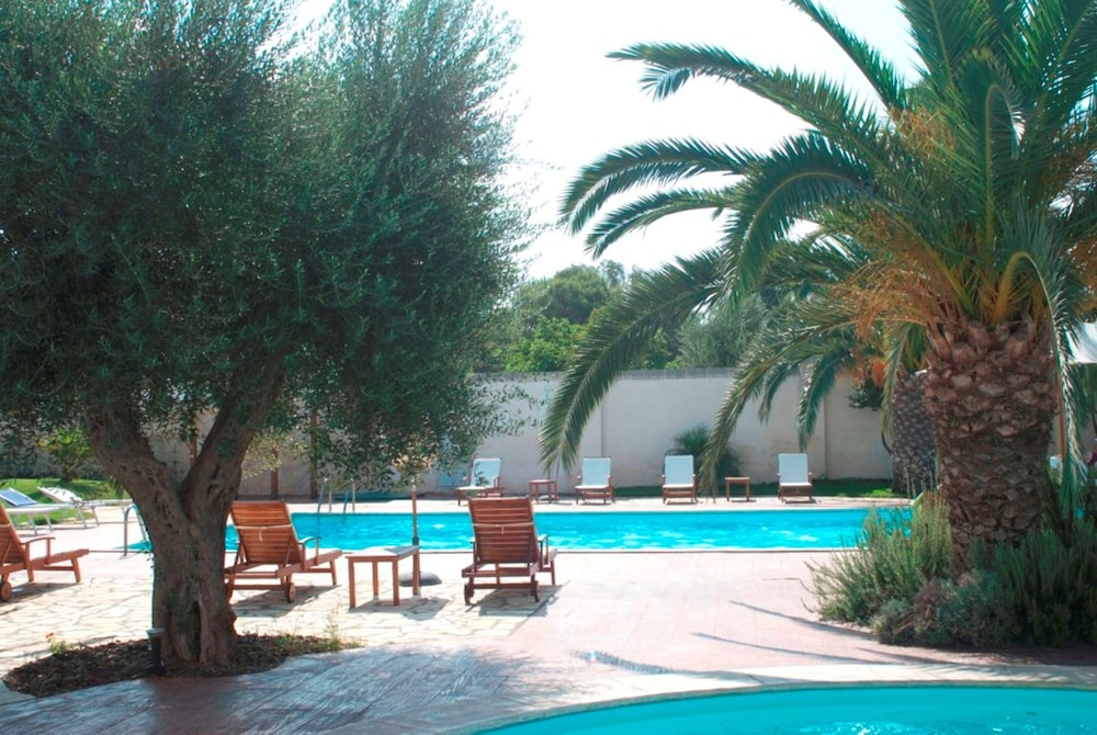 Villa Hermosa Resort 52/60