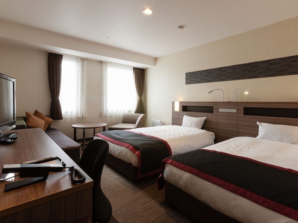 GRAND, TWIN BEDS