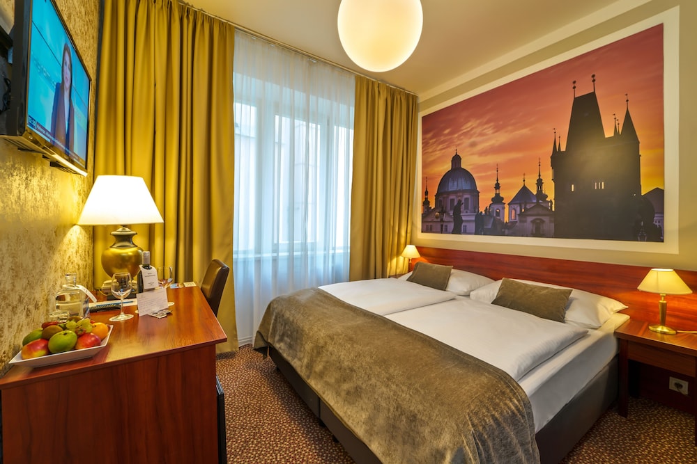 Metropolitan Old Town Hotel 12/63