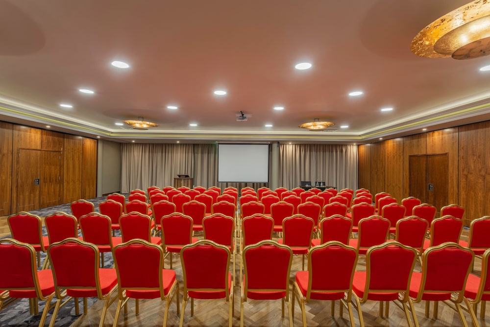 Athlone Springs Hotel 36/46