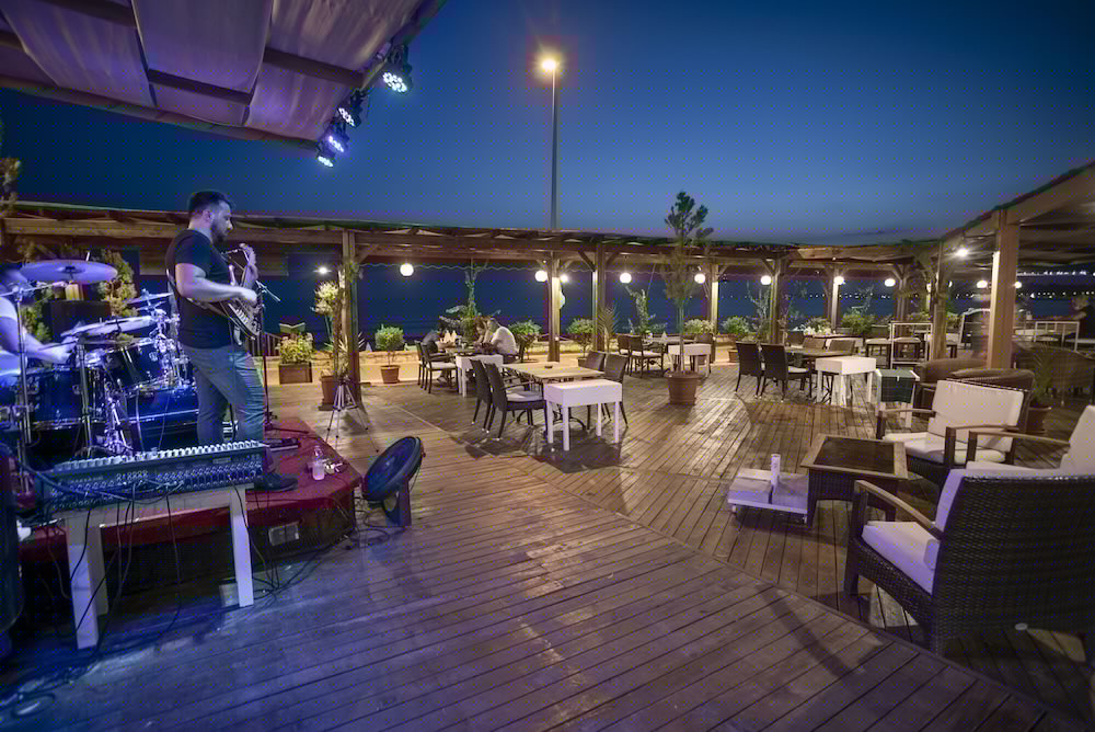 SIDE BEACH CLUB 27/33