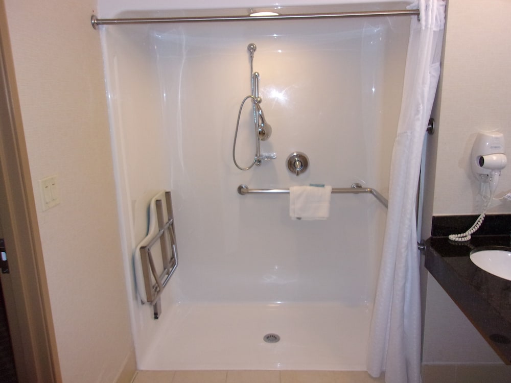 Holiday Inn Express Suites Chicago West Roselle 15/50