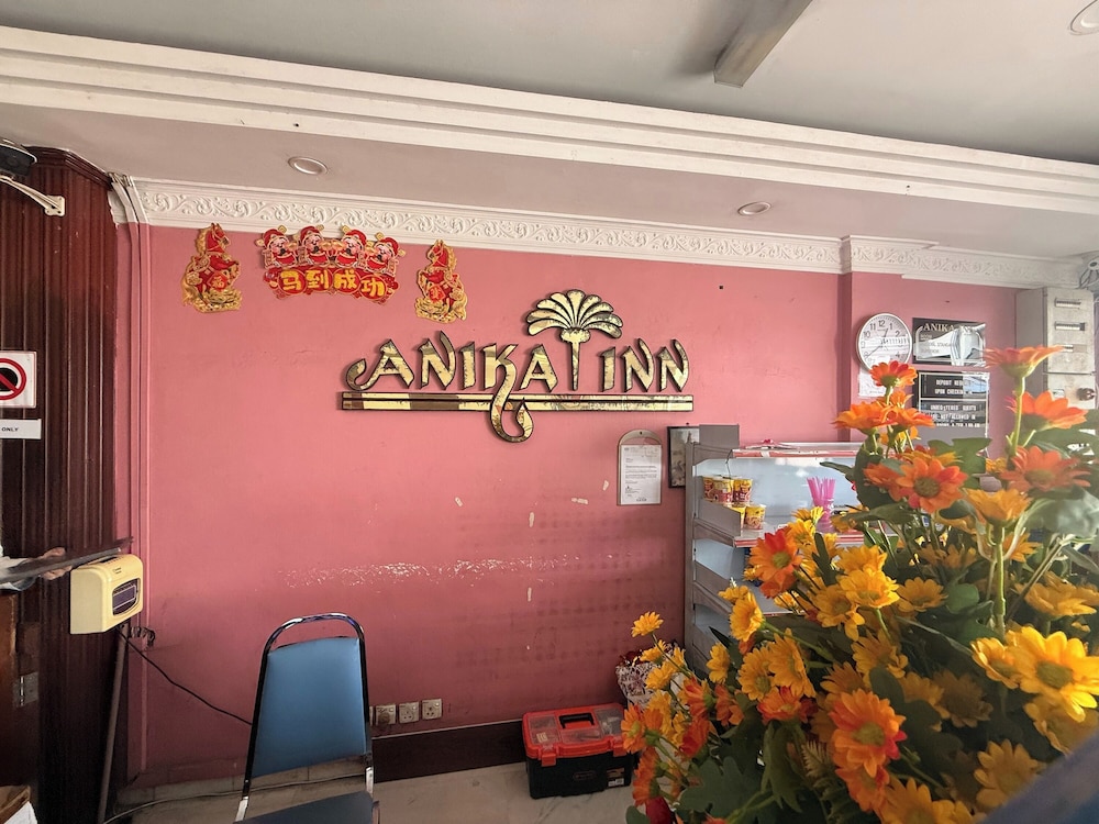 Anika Inn 8/44