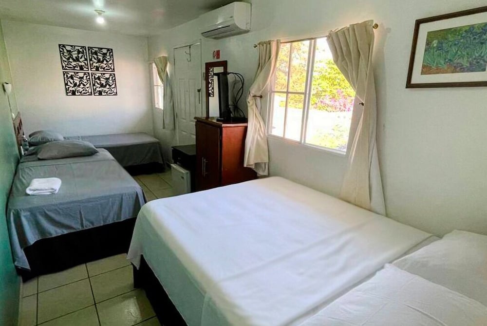 ROOM, TRIPLE