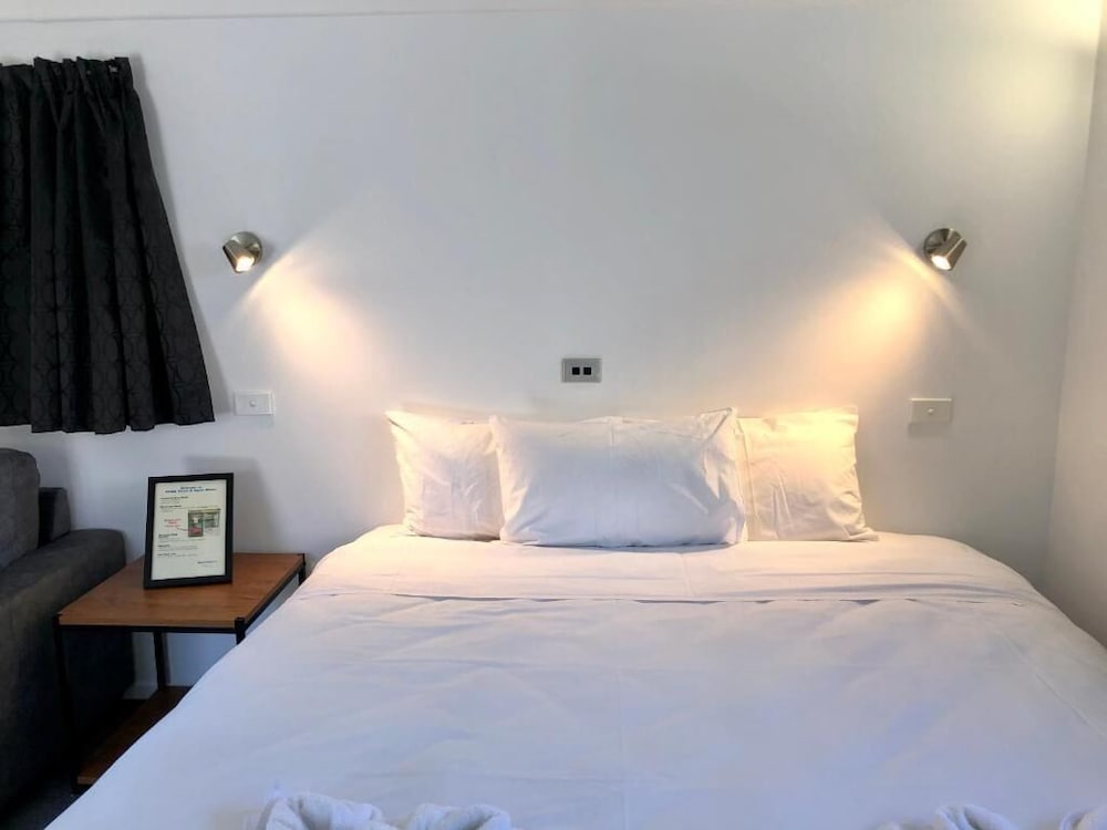 Pure Motel & Guest House 22/75