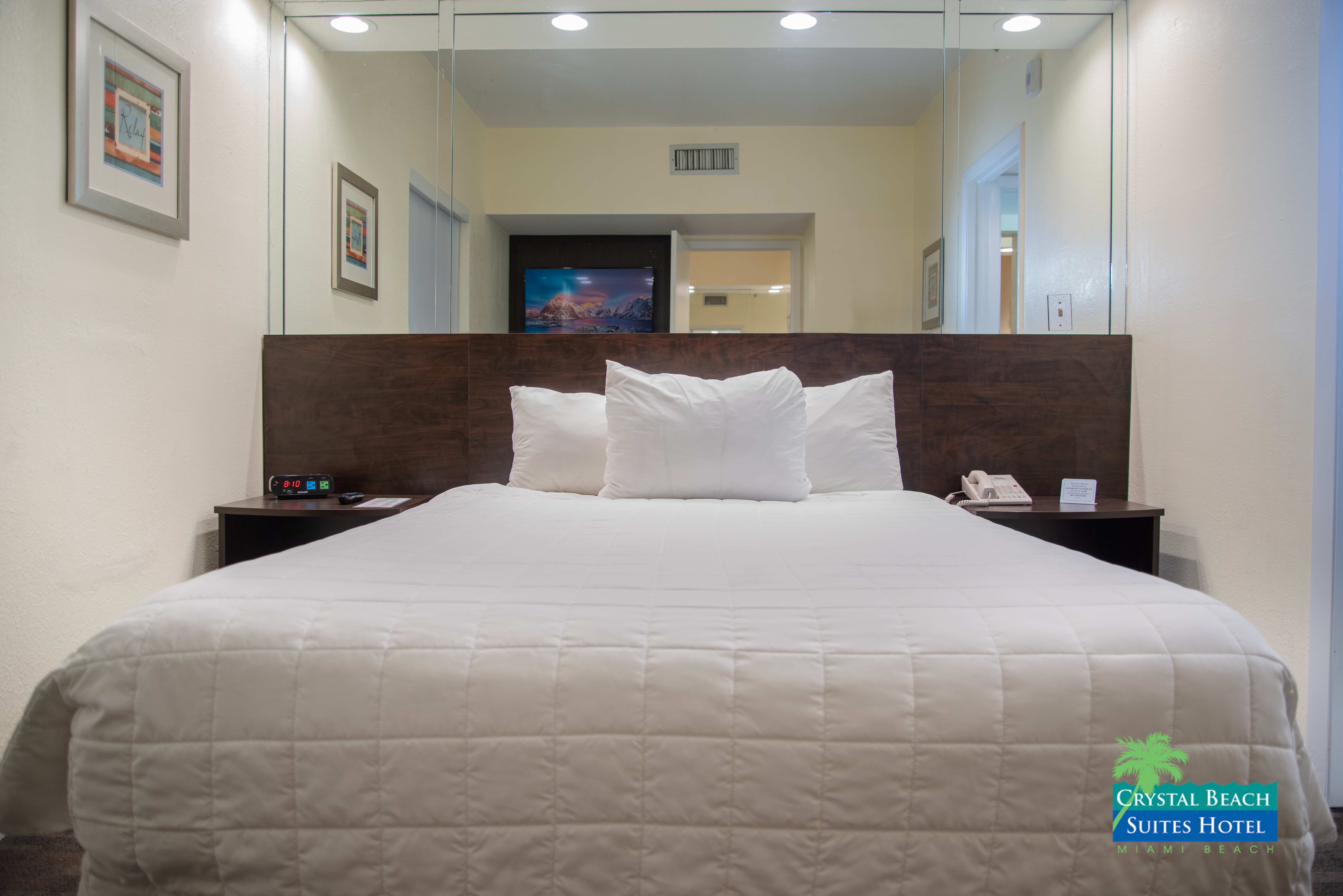 Crystal Beach Suites Miami Oceanfront Hotel 7/24