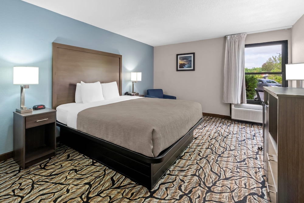 غرفة قياسية بسرير كينج، Quality Inn Fort Mill near Carowinds Blvd. 4/10