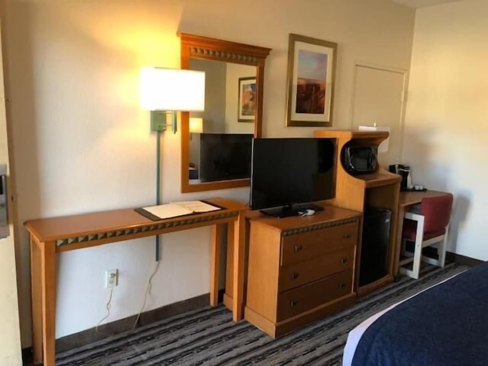 Navajoland Inn 21/27