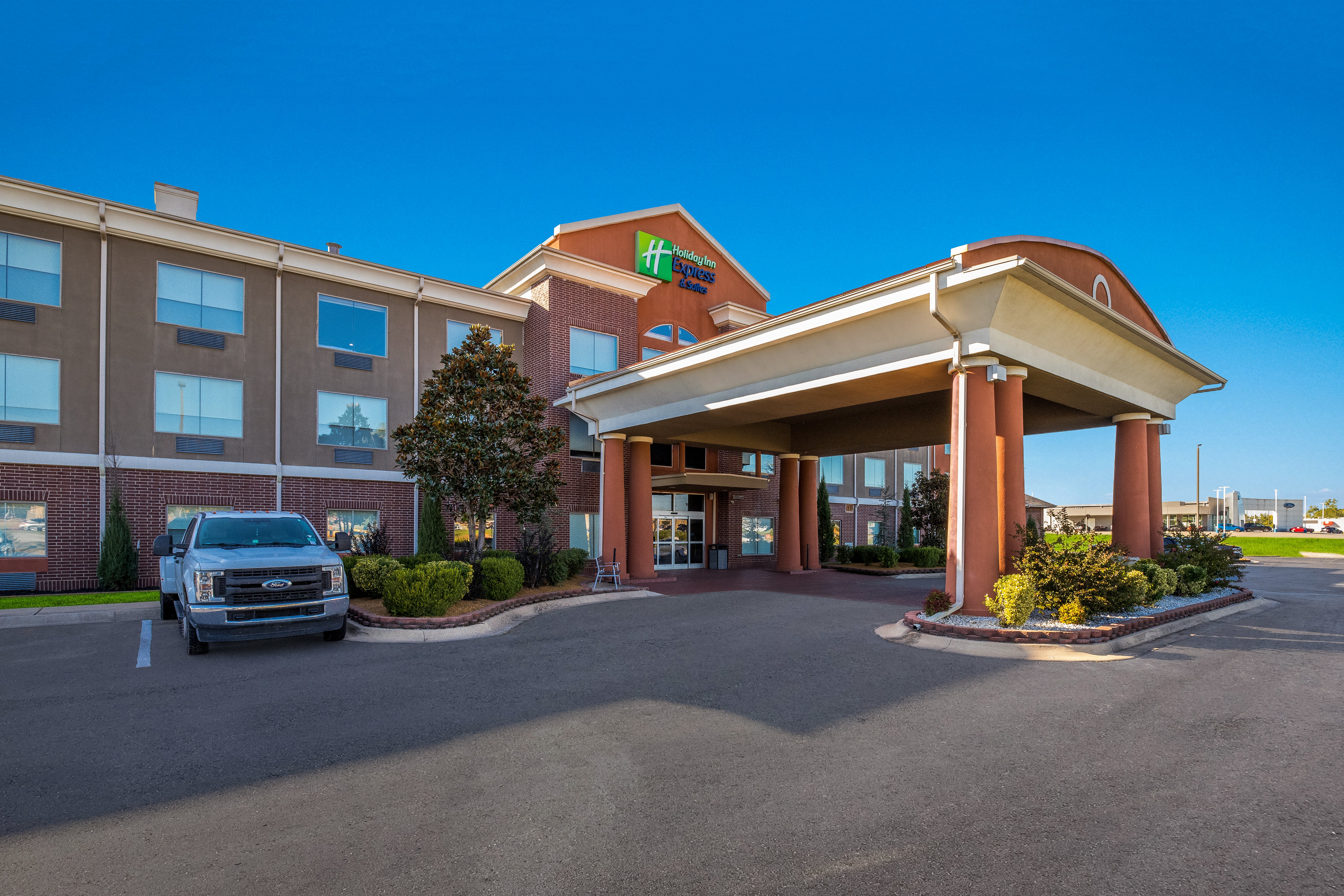 Holiday Inn Express Hotel & Suites Okmulgee 53/55