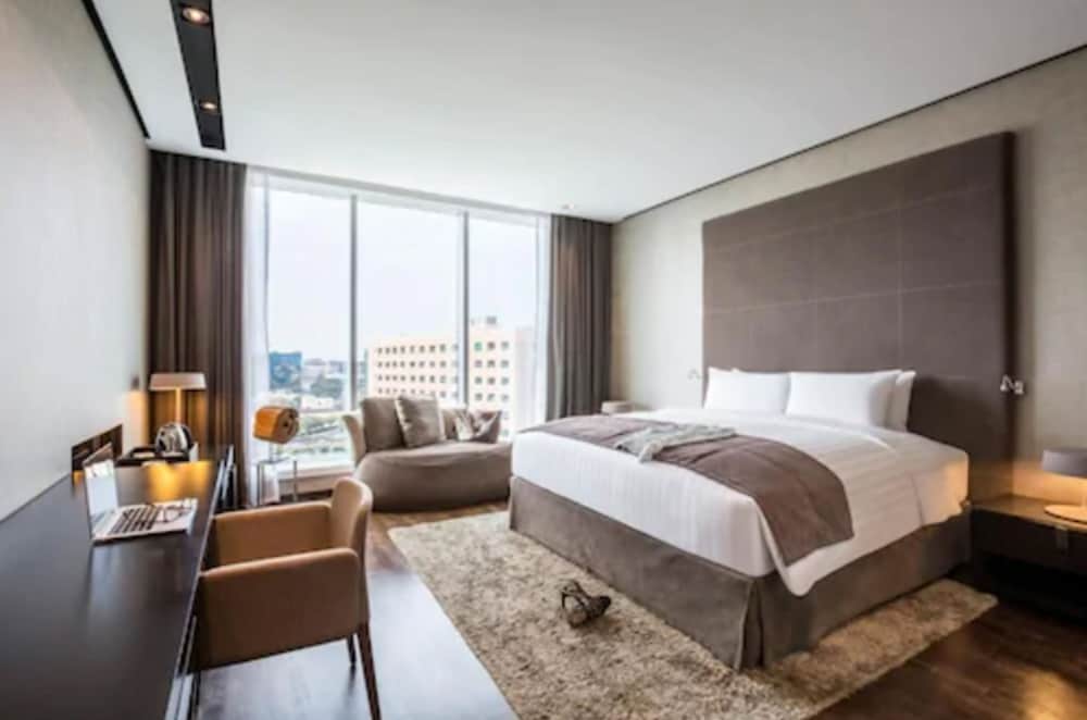 SUPERIOR, KING BED
