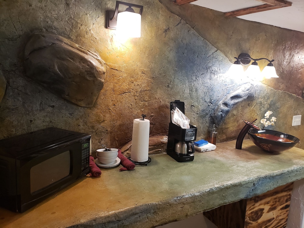 KILAUEA HOSPITALITY GROUP 41/69