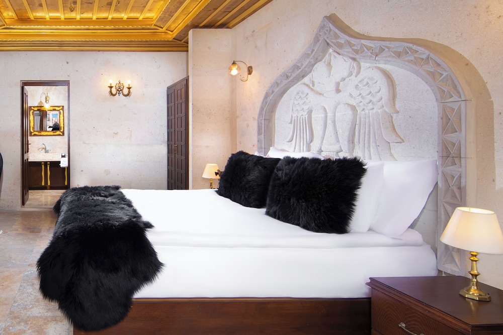 Pegasos Cave Suite 24/50