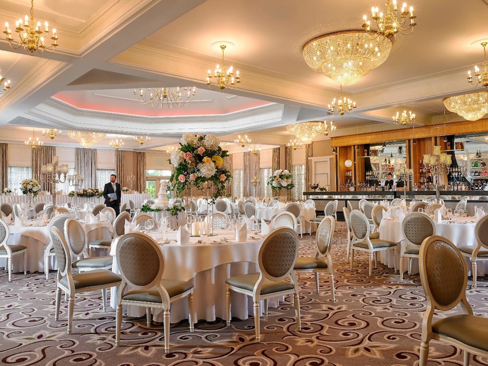 Castlecourt Hotel 45/54