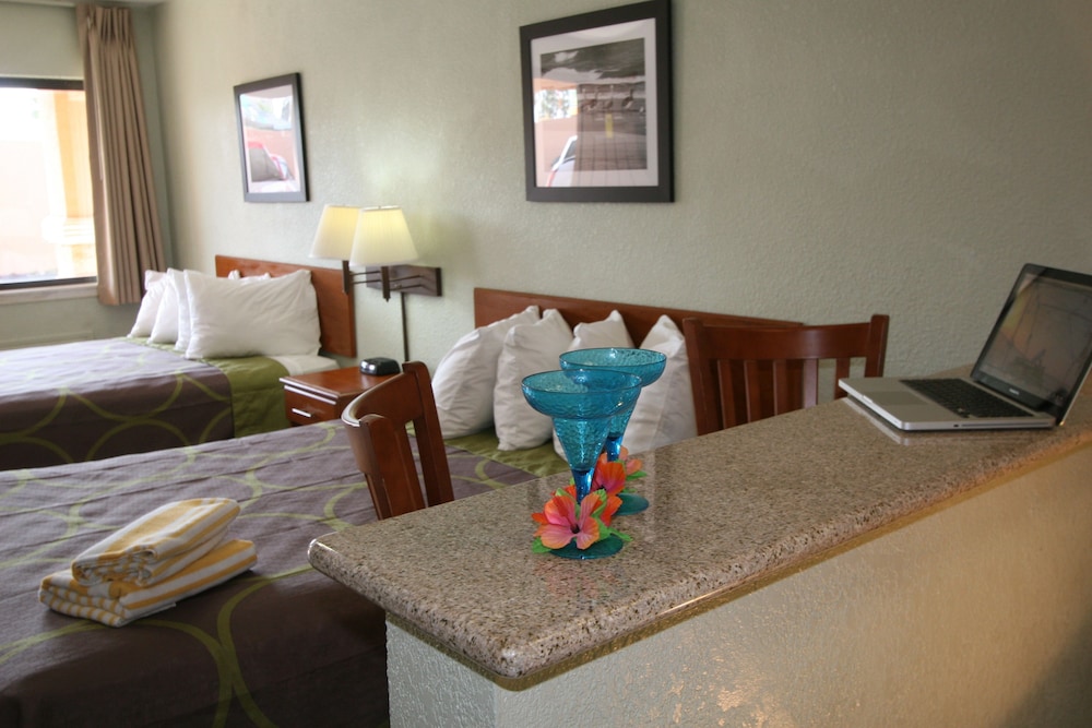 Super 8 By Wyndham South Padre Island 20/25