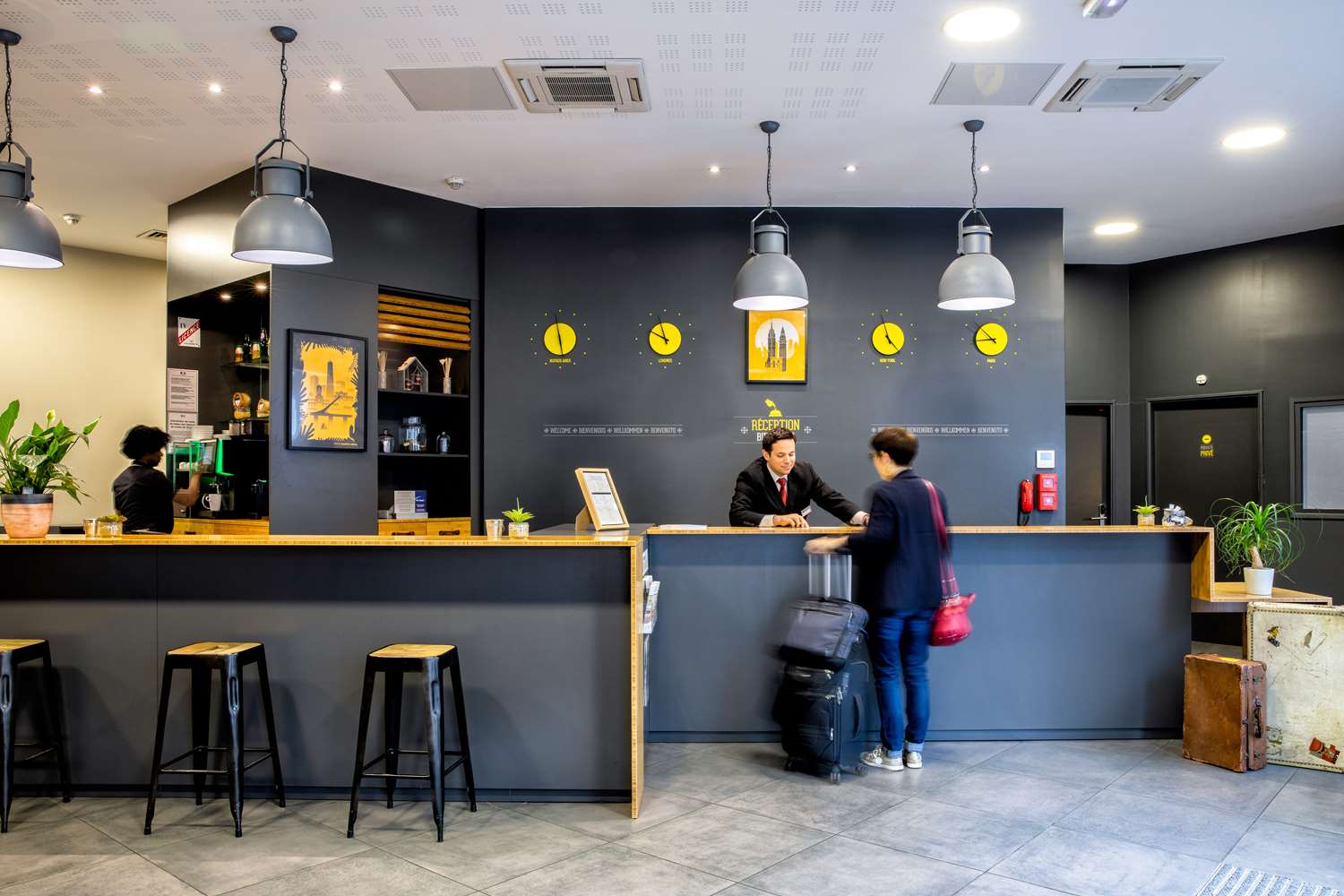Best Western Plus Suitcase Paris La Defense 2/23