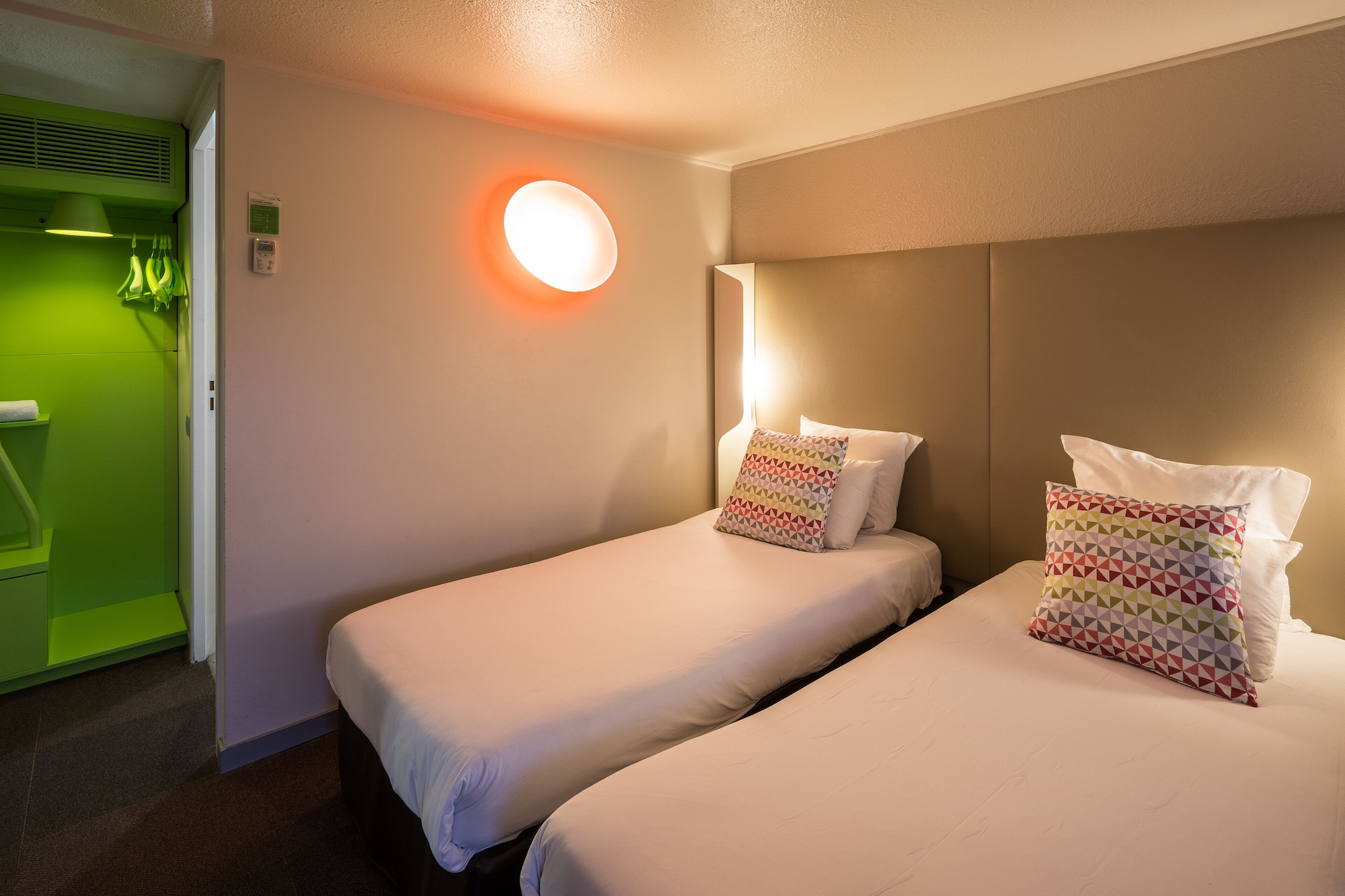 غرفة قياسية بسريرين منفصلين، Hotel Campanile Montesson Le Vesinet 4/10