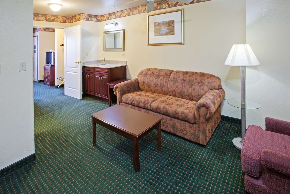 Country Inn & Suites by Radisson, Elkhart North 9/15