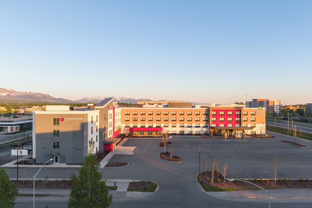 Holiday Inn Express And Suites Anchorage Midtown by IHG 7/60