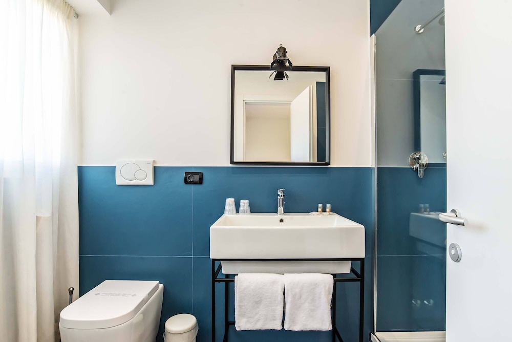 Bloom Hotel Roma 72/75