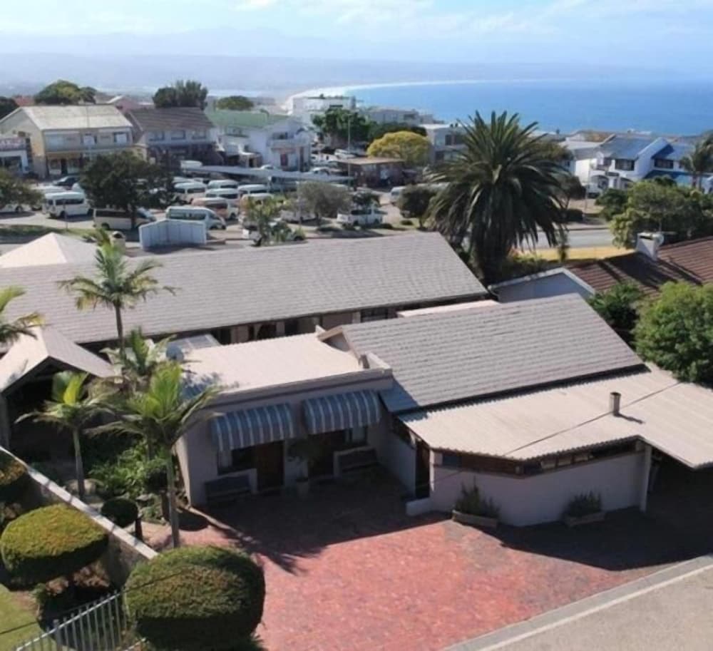 Dolphin Circle Bed and Breakfast 41/50