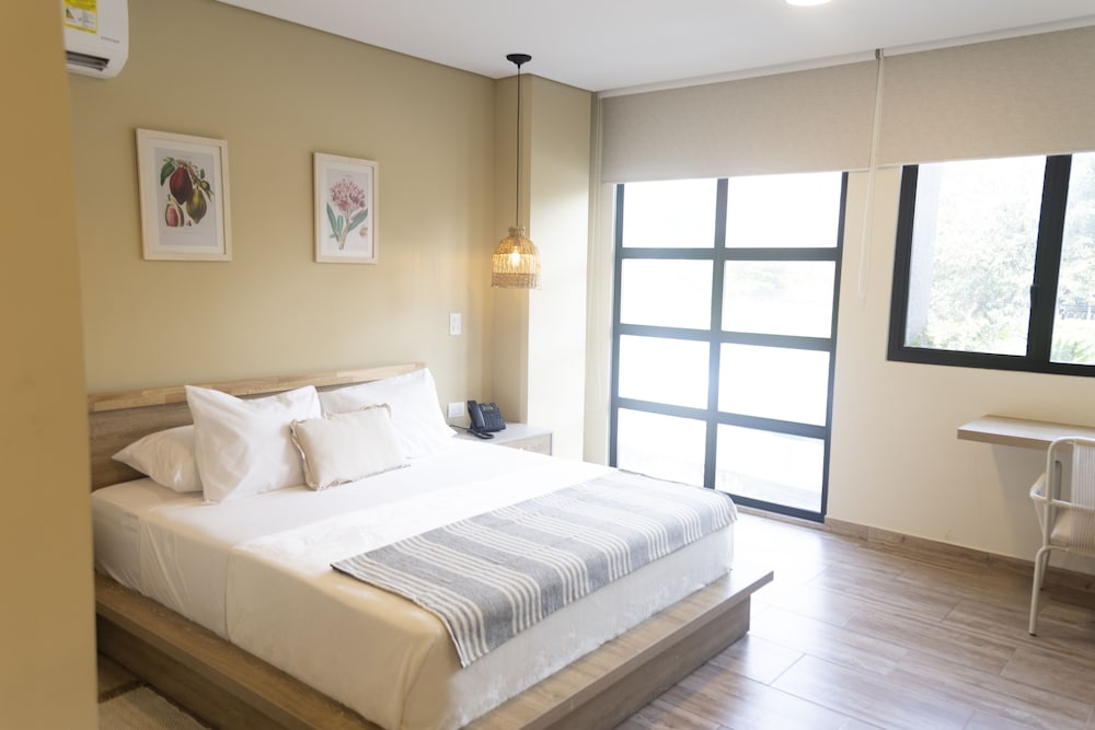 GRAND, DOUBLE BED