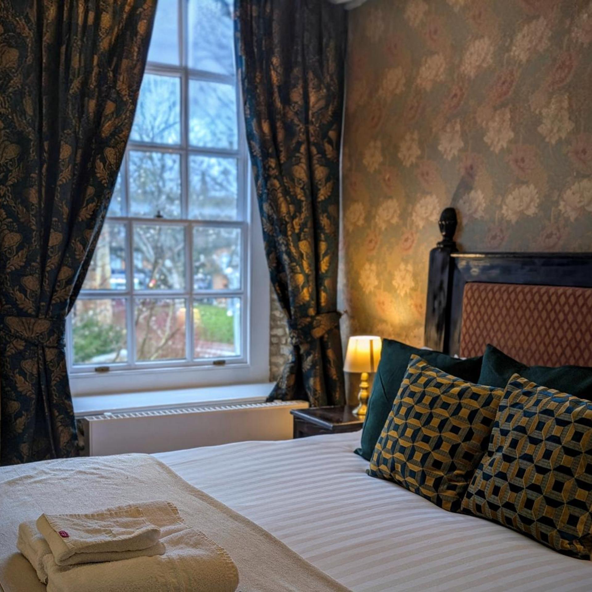 Deluxe, Double Bed