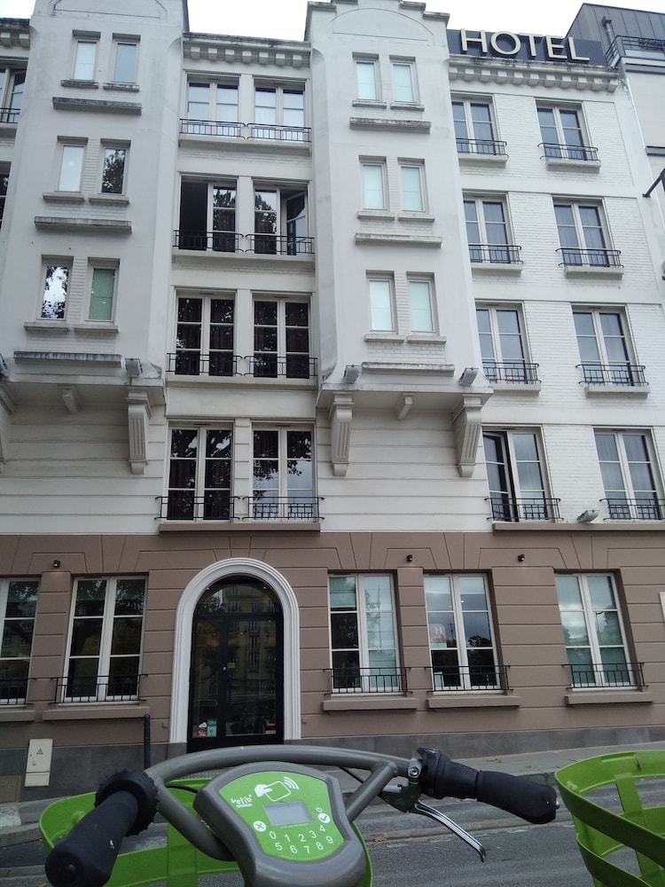 Hotel de la Jatte in NEUILLY SUR SEINE