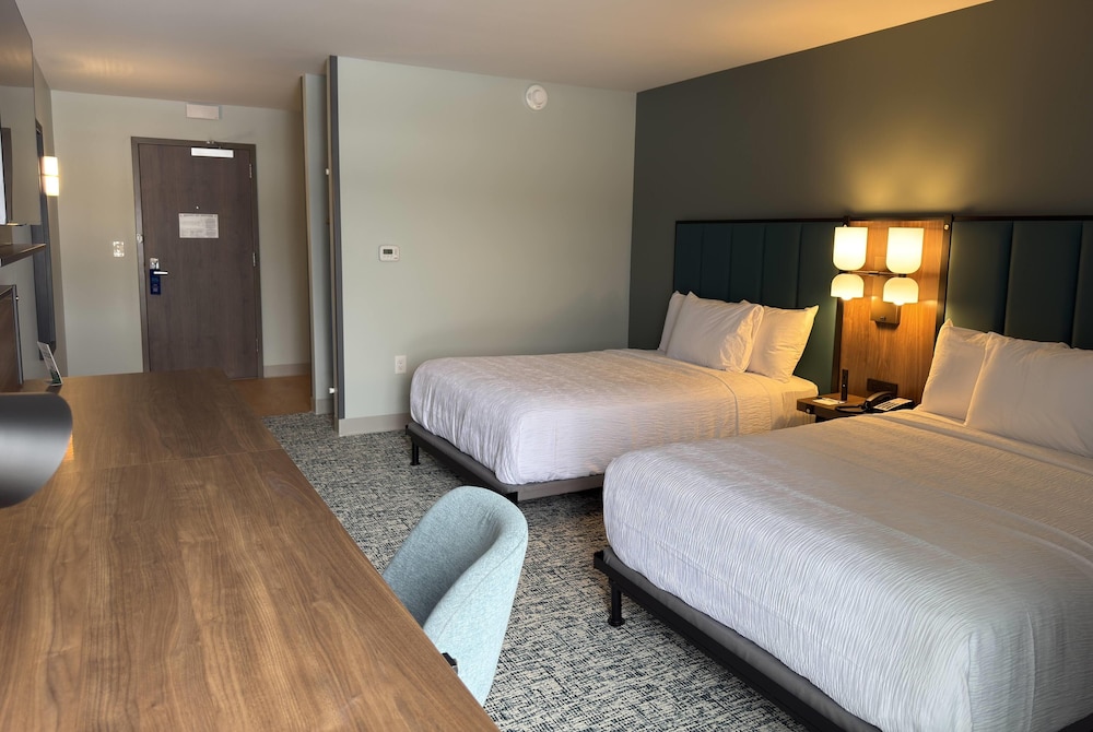 Wingate by Wyndham Geneva at SPIRE Academy 17/56