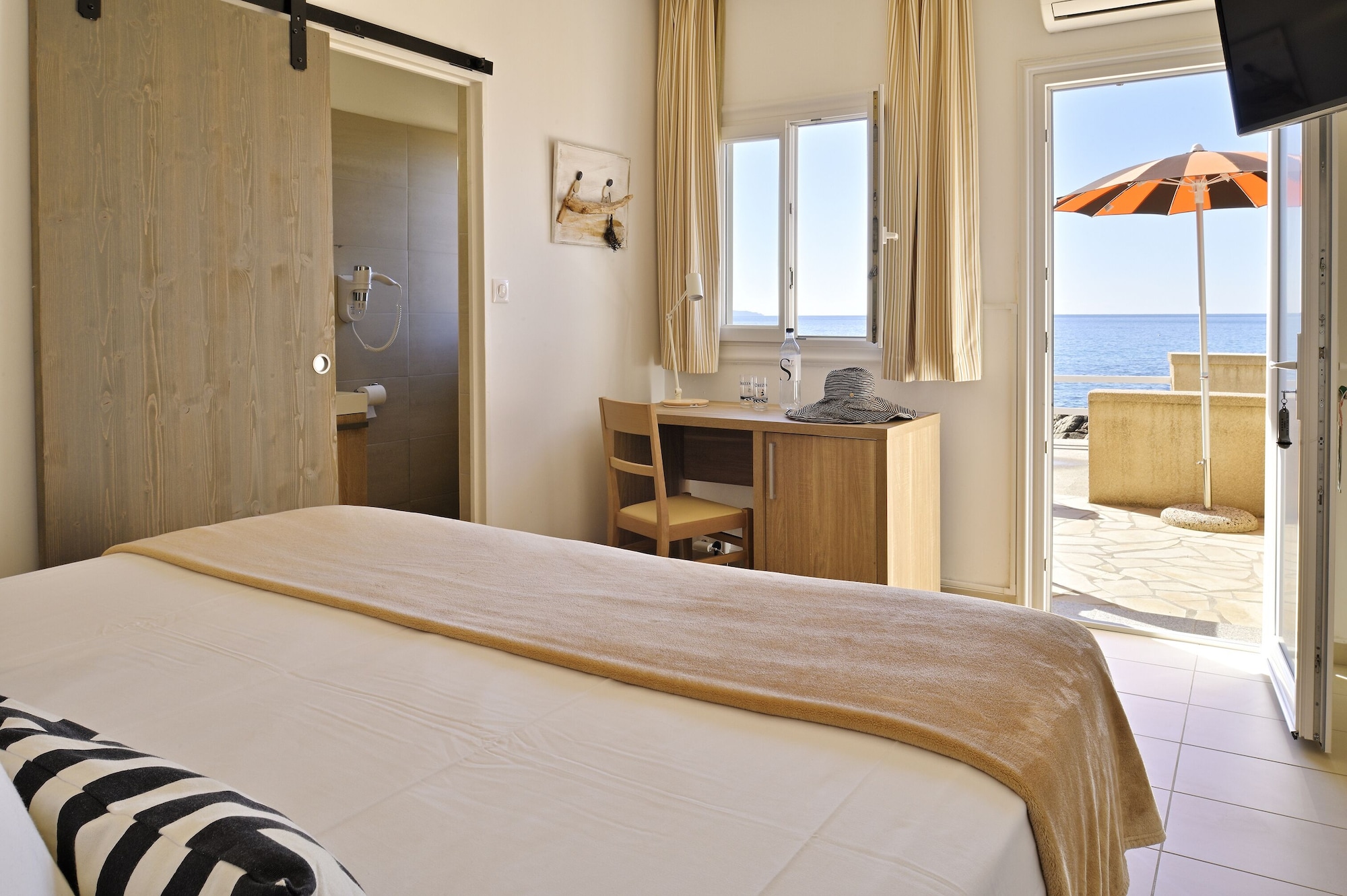 ROOM, OCEAN FRONT