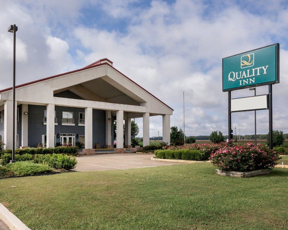 Quality Inn Robinsonville, MS 1/33
