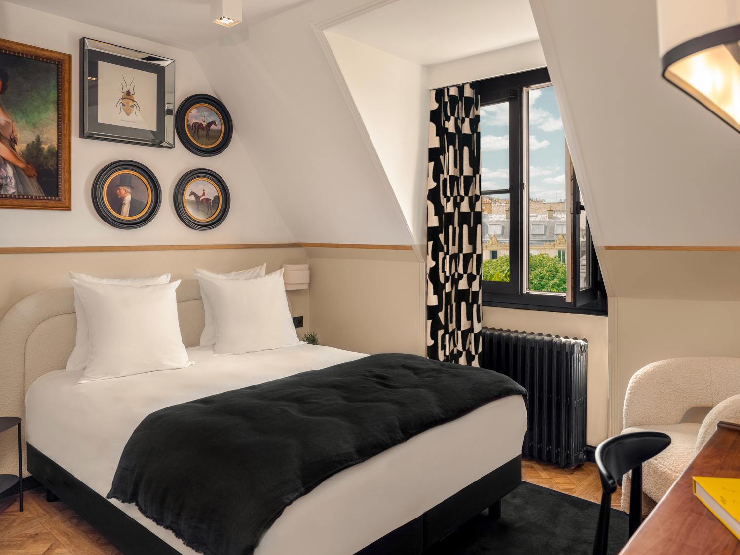 Cozy, Eiffel View
