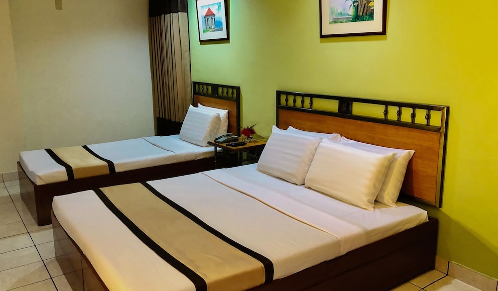 DELUXE, QUEEN BED