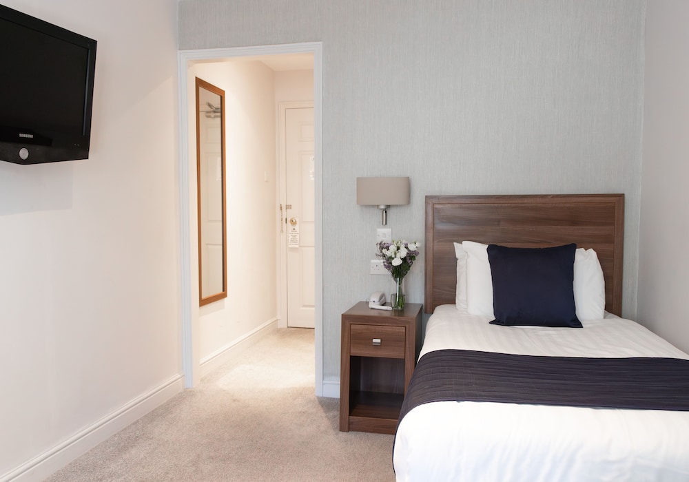 ROOM, SINGLE