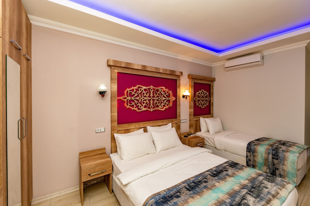 1 BEDROOM, STANDARD, TRIPLE