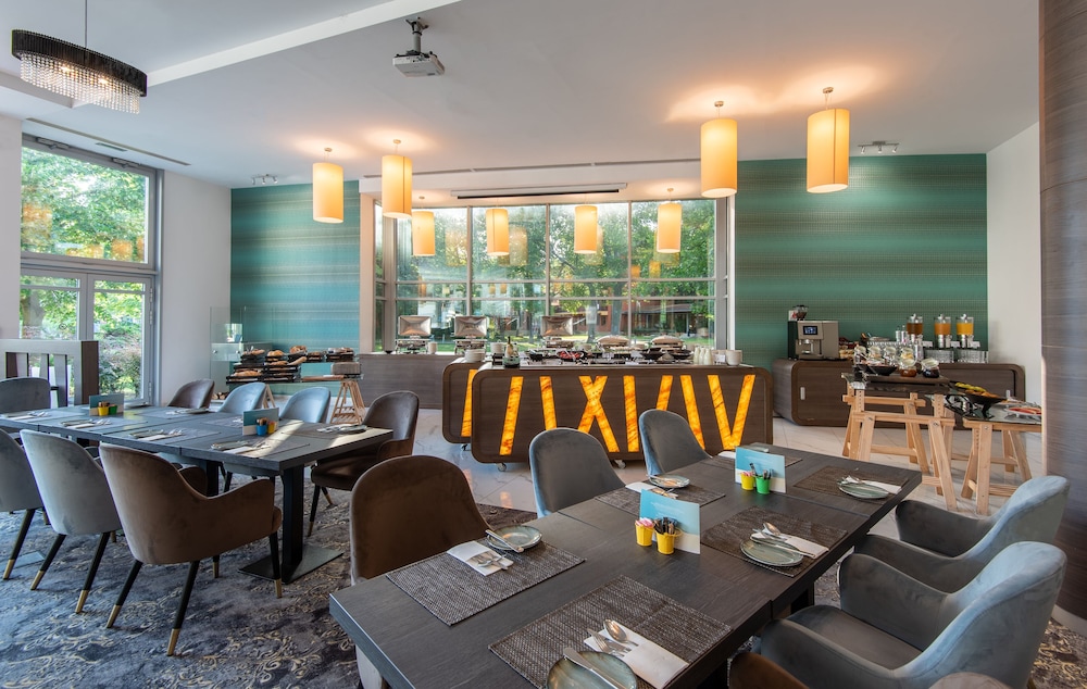 Azur Premium Wellness And Conference 36/50