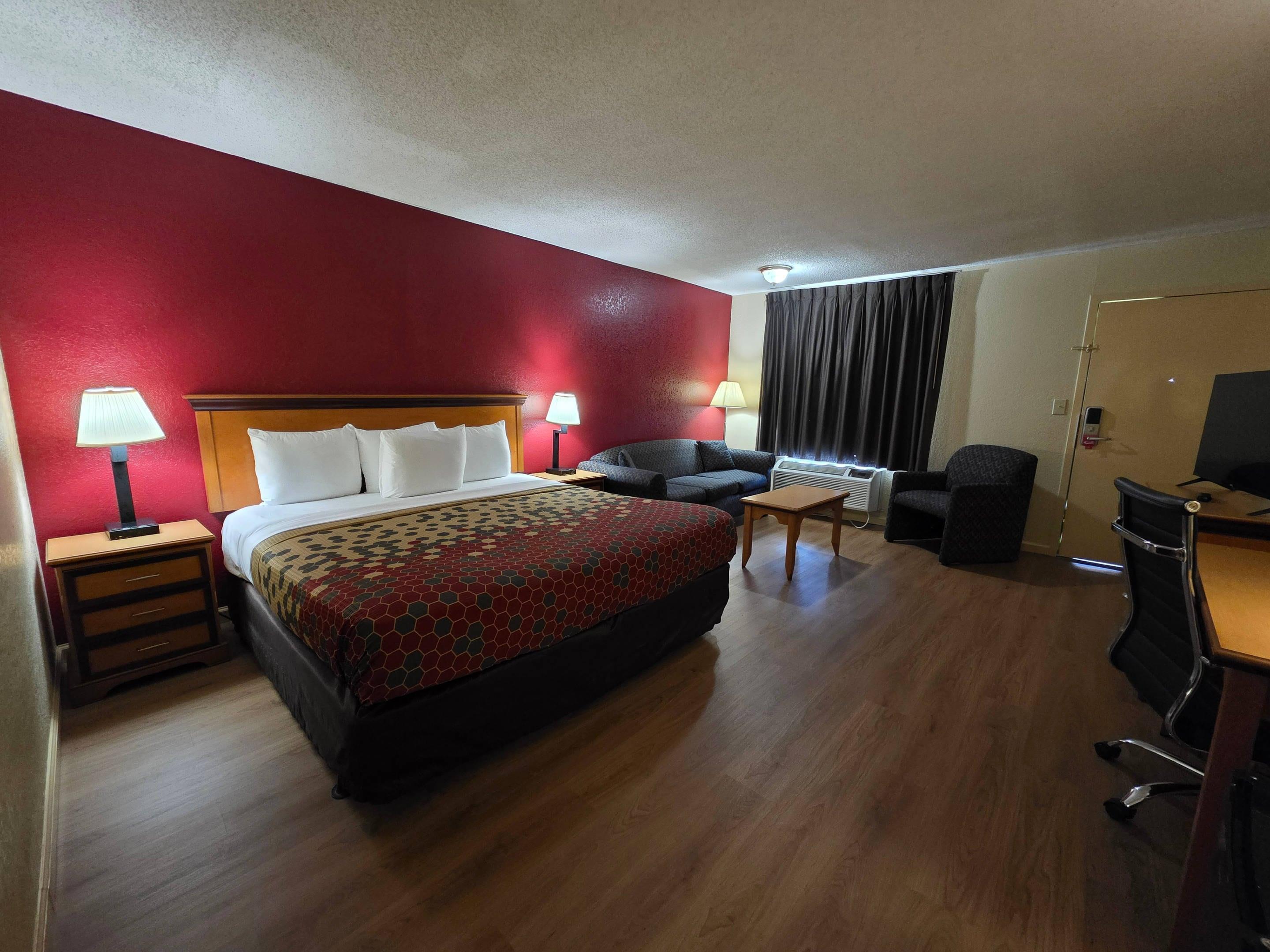 Suite, King Bed, Smoking