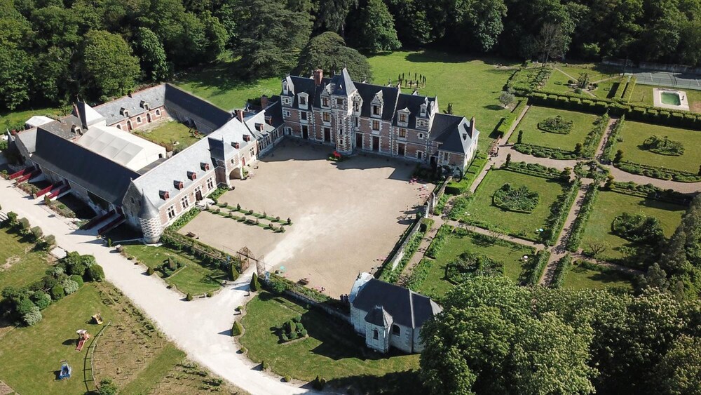 CHATEAU DE JALLANGES 50/61
