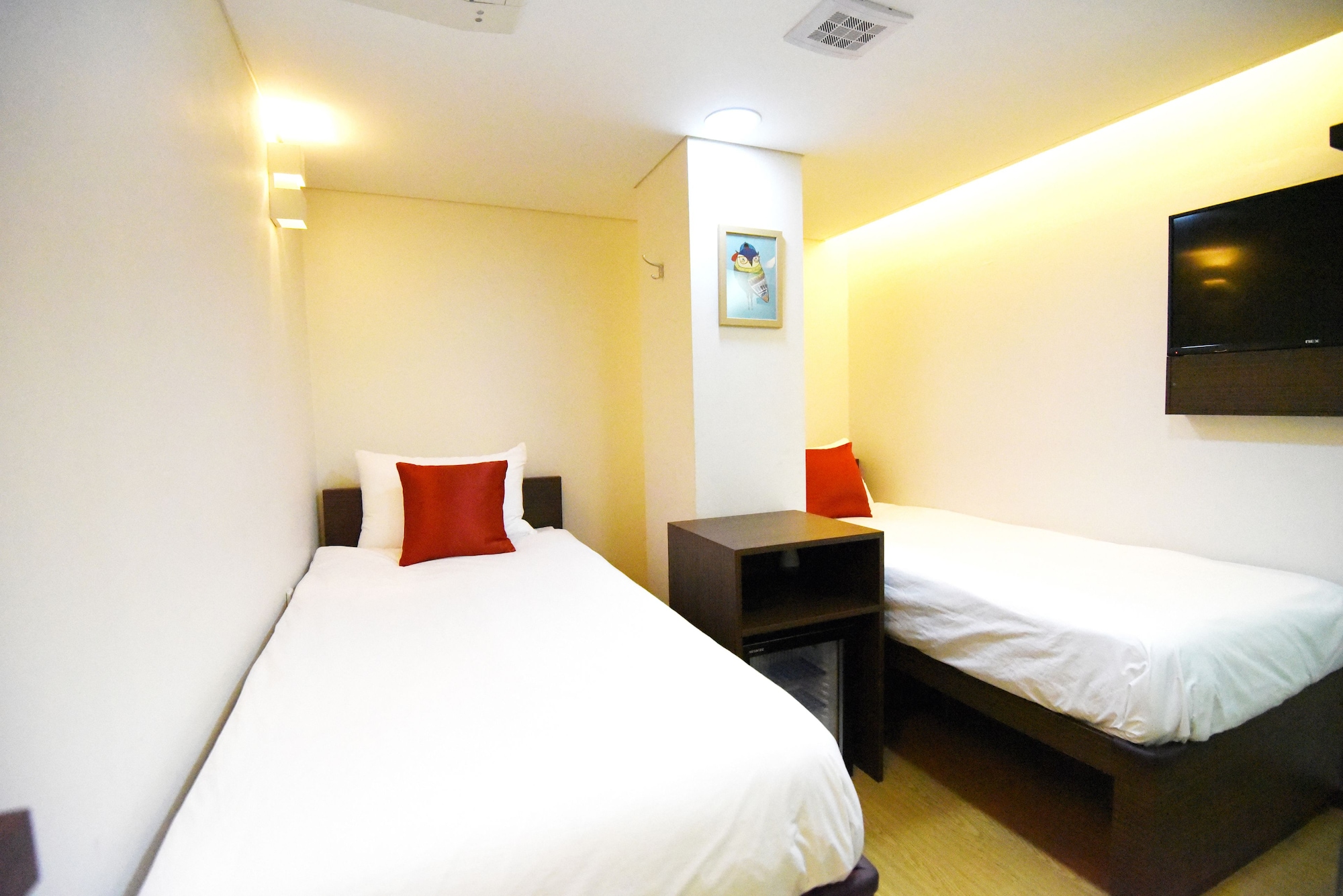 ECONOMY, TWIN BEDS