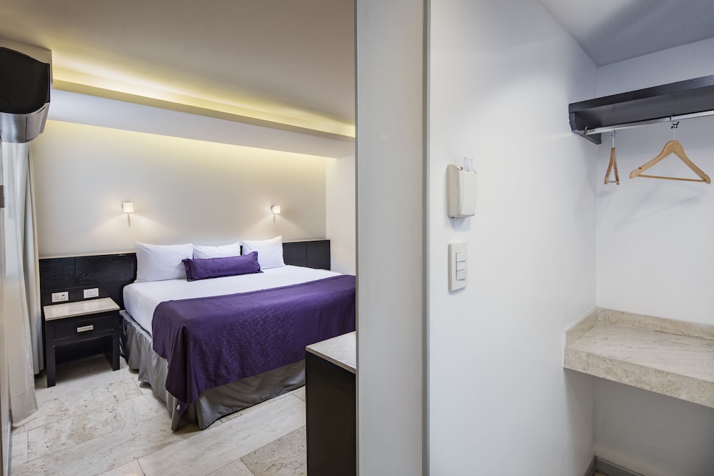 Hotel Senorial 22/56