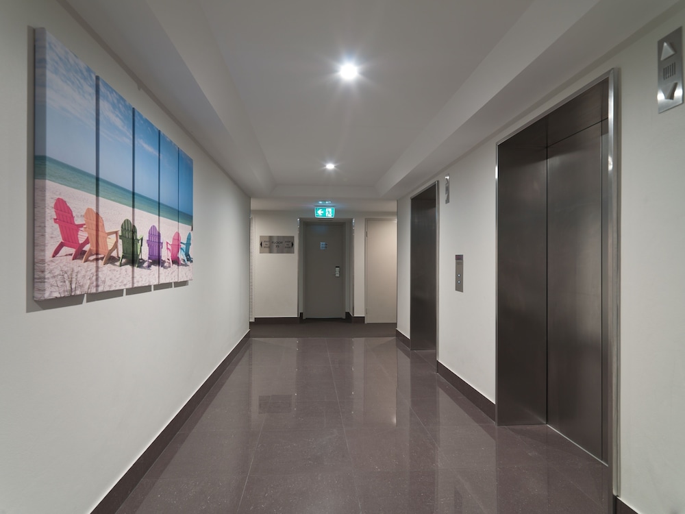 NOVOTEL SURFERS PARADISE 8/64