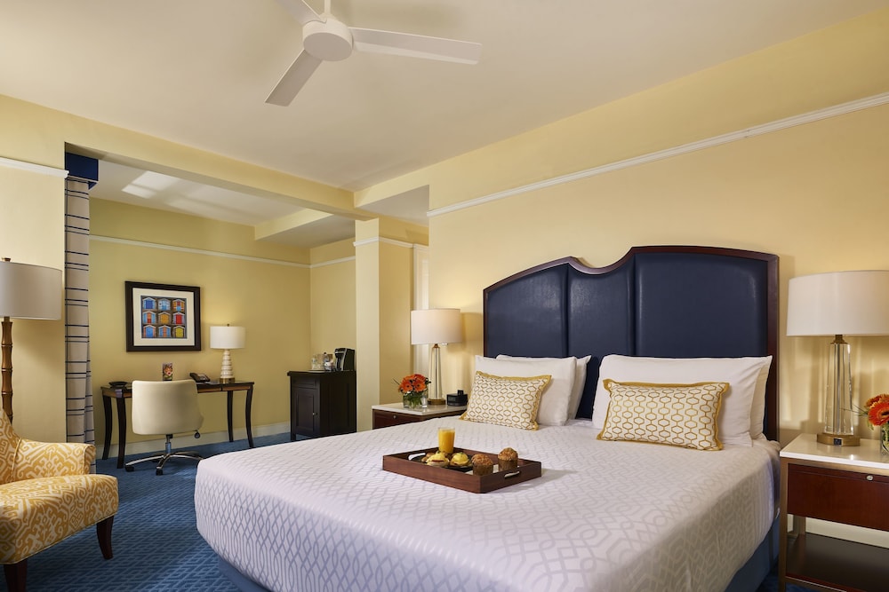 COLONIAL, STANDARD, KING BED