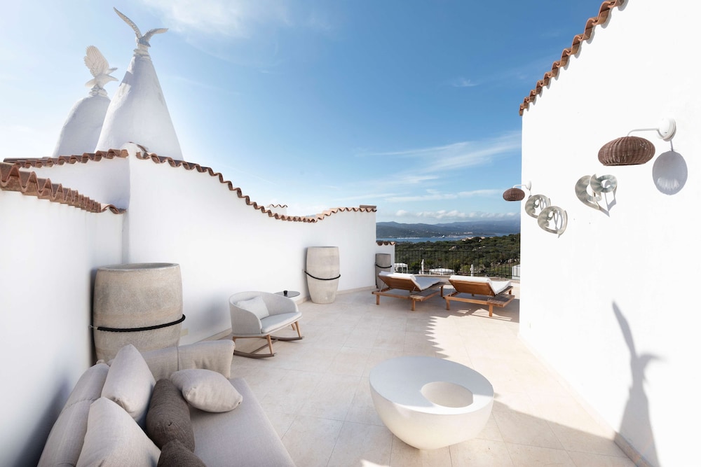 Sulia House Porto Rotondo, Curio Collection by Hilton 38/99