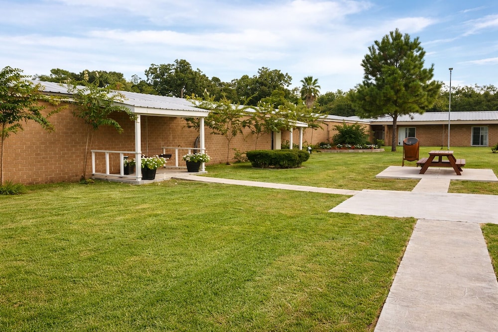 Alvin Extended Stay 56/62