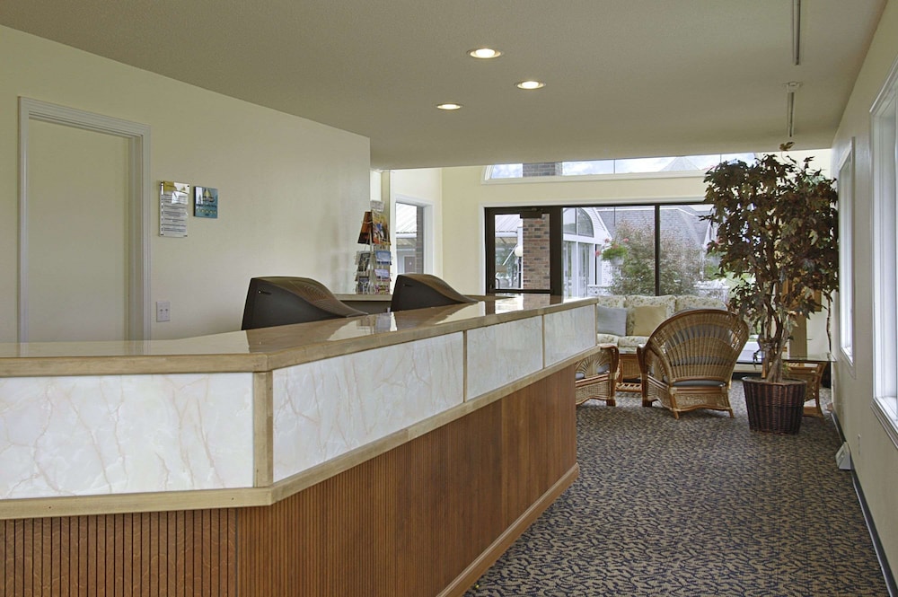 Days Inn By Wyndham Mackinaw City - Lakeview 5/28