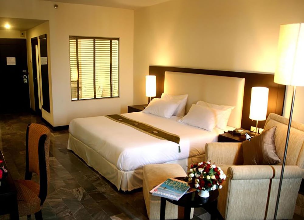 Royal Lanna Hotel 24/57